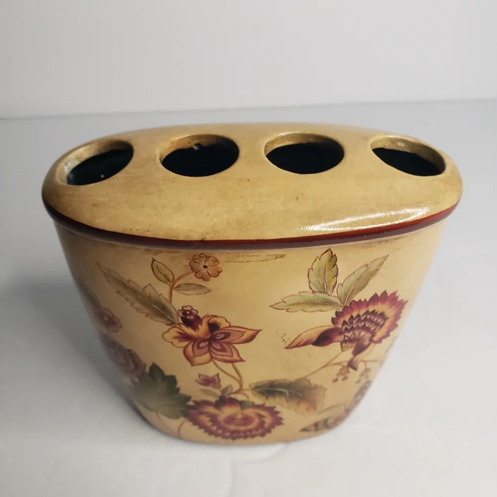 Vintage toothbrush holder. 176